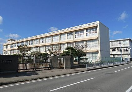 大津小学校 徒歩550m