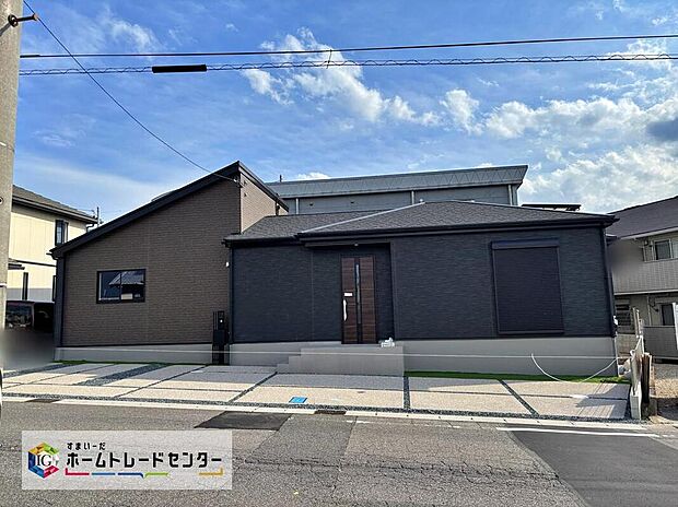 足場が外れました!完成に向けて現在建築工事中です☆物件に関するご質問等は土日・平日を問わずお気軽にお問い合わせ下さい☆
