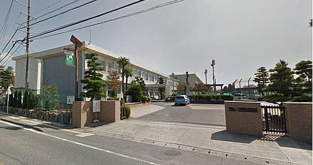 豊田市立崇化館中学校(約729m)