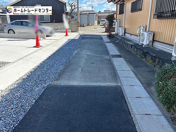 【前面道路含む現地写真】前面道路は交通量の少ない道路です。