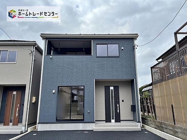 【現地外観写真】【1号棟】
全3邸♪平日・お仕事帰りなど、いつでもご案内させていただきます!デザイン・目に見える設備面も大切ですが、耐震構造で地震に強い家の為、次代へ繋ぐ強固な住宅です。