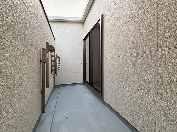 【バルコニー】【1号棟】家族分の洗濯物もしっかり干せます。毎日のお洗濯が楽しくなりそう♪