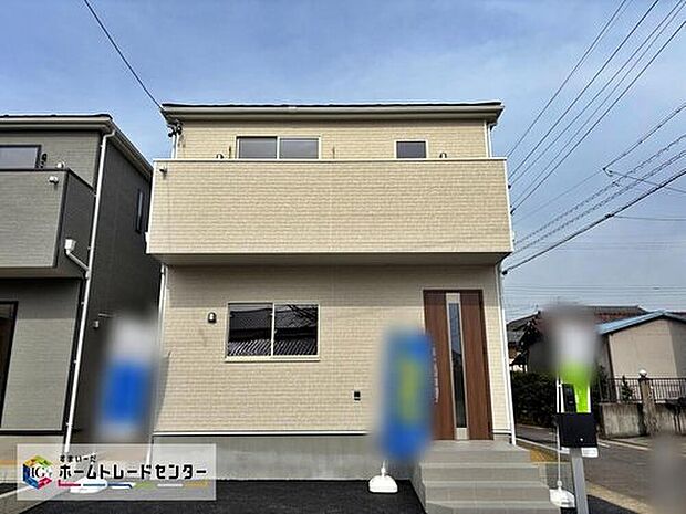 【現地外観写真】【２号棟】平日・お仕事帰りなど、いつでもご案内させていただきます！デザイン・目に見える設備面も大切ですが、耐震構造で地震に強い家の為、次代へ繋ぐ強固な住宅です。