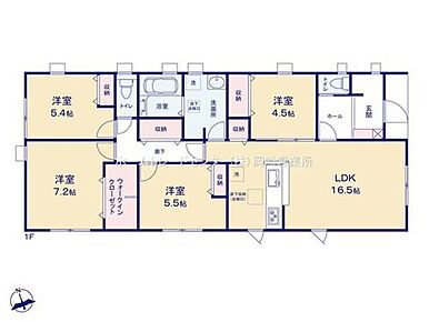 子育て中から老後まで、長く安心して暮らせる平屋建て☆対面式キッチンからはリビングで過ごす家族の様子がわかり安心です◎家事動線を考えた水回りへのアクセスが容易な間取り◎ 