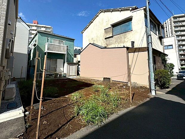 【現地】(2025年12月)撮影暮らしの質を高める、整った街区と開放感のある南東向き。静かな住環境が魅力の上十条で、ゆとりと明るさに包まれた住まいを実現。