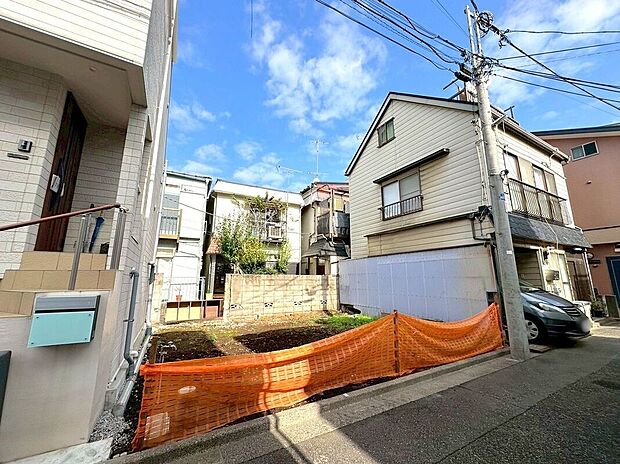 【現地】(2026年1月)撮影 杉並区方南の整形地。暮らしやすい落ち着いた住環境。