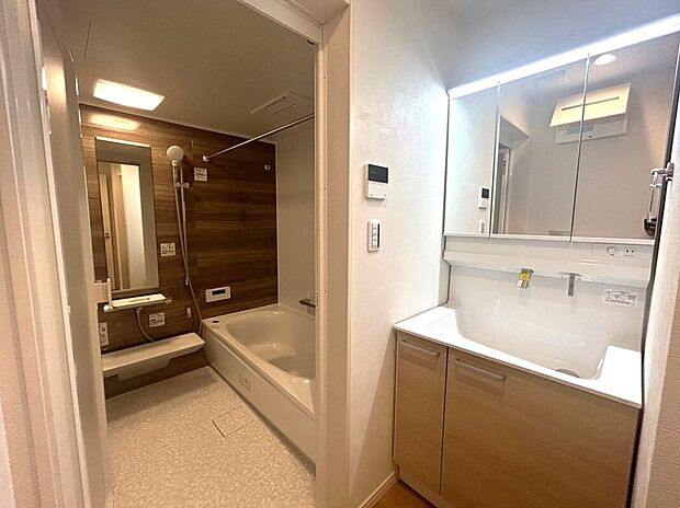 【建物プラン例　（内観写真）】【施工例】