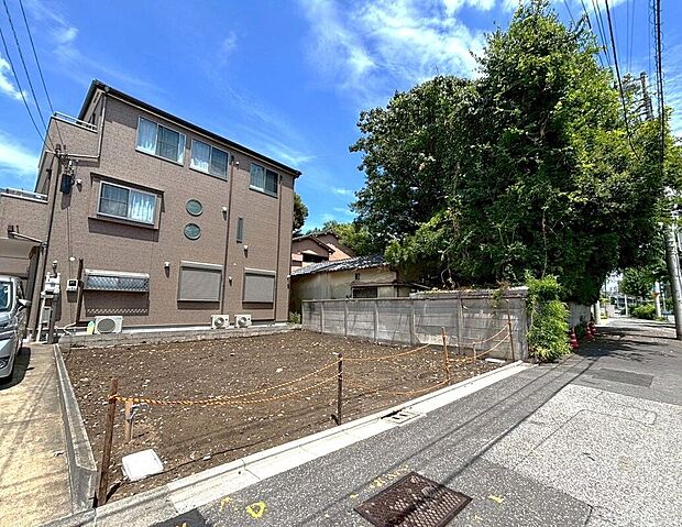 【外観】【現地】（2026年1月）撮影全2区画での分譲。家族のスタイルに合わせて選べるプランをご用意しております。