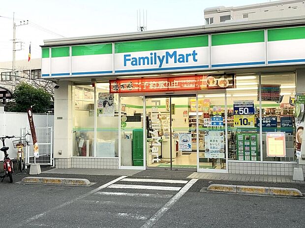 ファミリーマート荒川尾竹橋店(約400m)