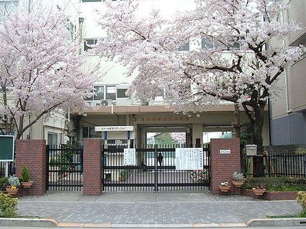 荒川区立大門小学校(約570m)