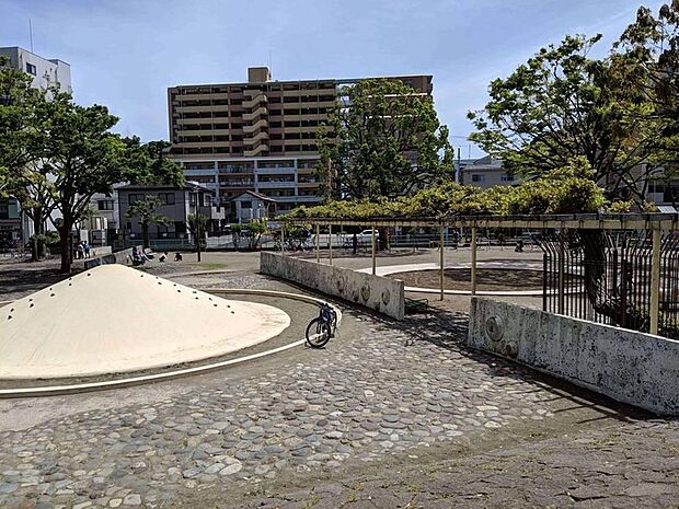南砂三丁目公園（約740m）