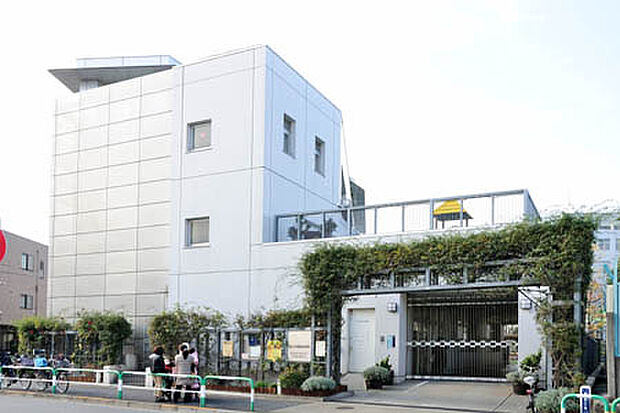 成立学園幼稚園(約600m)