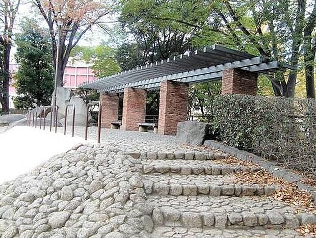 北区立滝野川公園(約514m)