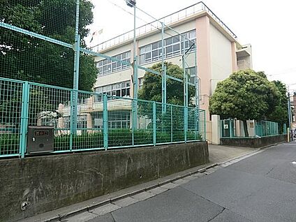 杉並区立杉並第六小学校 226m