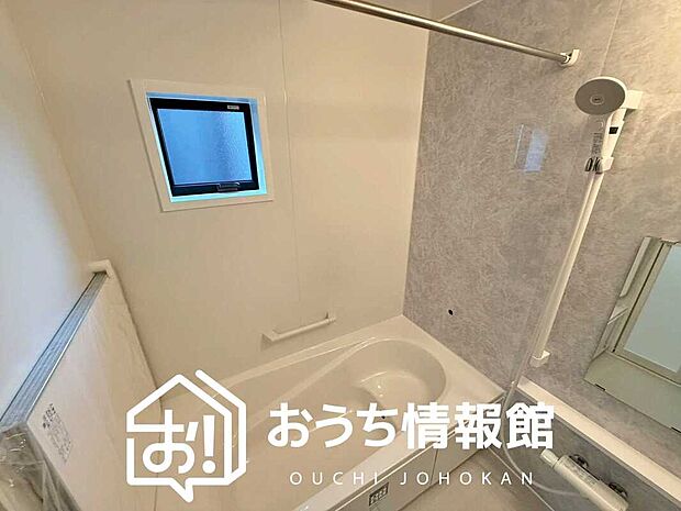 現地写真（浴室）
浴室暖房乾燥機付き。１坪タイプで広々です。