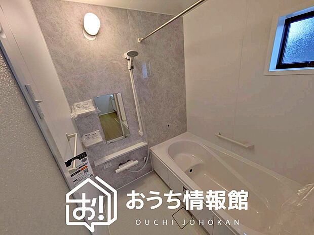 現地写真（浴室）
浴室暖房乾燥機付き。１坪タイプで広々です。