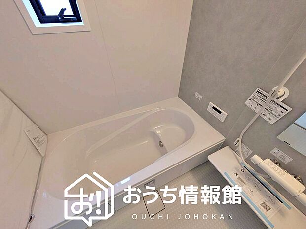 現地写真（浴室）
浴室暖房乾燥機付き。１坪タイプで広々です。