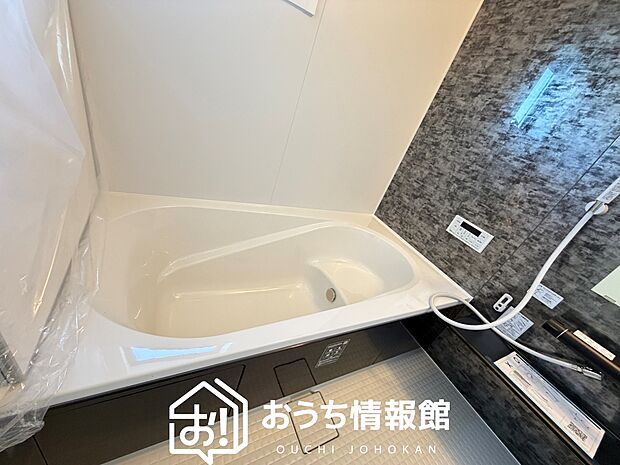 現地写真（浴室）
浴室暖房乾燥機付き。１坪タイプで広々です。