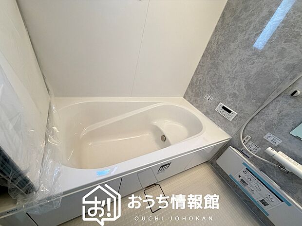 現地写真（浴室）
浴室暖房乾燥機付き。１坪タイプで広々です。