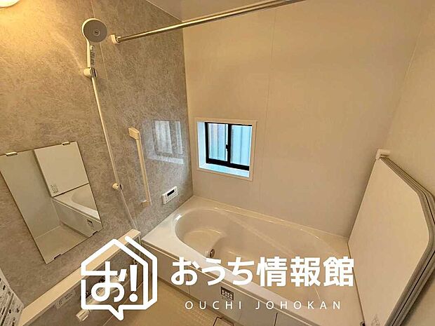 現地写真（浴室）
浴室暖房乾燥機付き。１坪タイプで広々です。