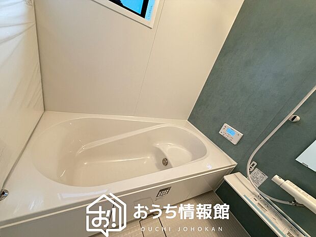 現地写真（浴室）
浴室暖房乾燥機付き。１坪タイプで広々です。