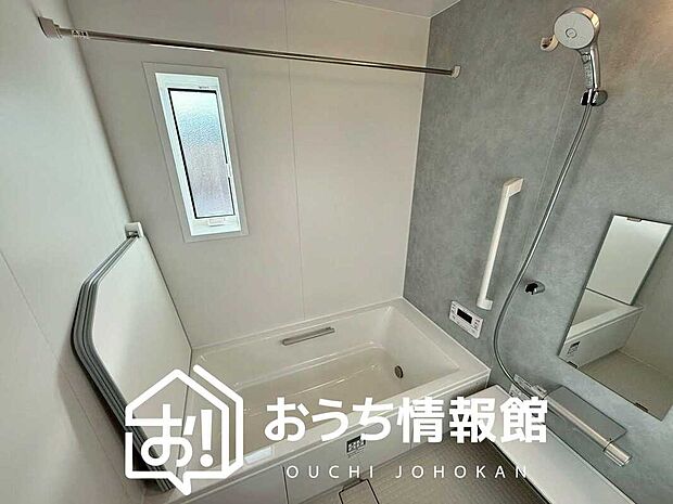 現地写真（浴室）
浴室暖房乾燥機付き。１坪タイプで広々です。