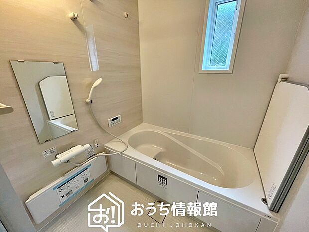 現地写真（浴室）
浴室暖房乾燥機付き。１坪タイプで広々です。