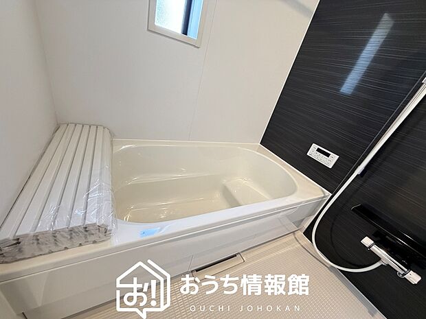 現地写真(浴室)
浴室暖房乾燥機付き。1坪タイプで広々です。