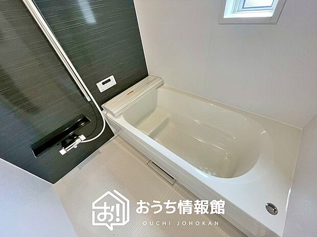 現地写真(浴室)
浴室暖房乾燥機付き。1坪タイプで広々です。