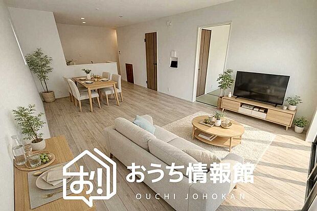 現地写真(リビング)
フローリング材には、木目、色調など木材特有の風合いがあり、ナチュラルな美しさになっています。