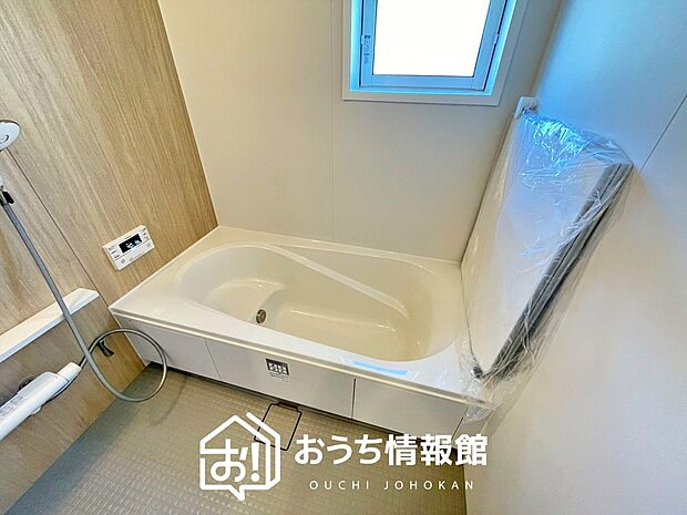 現地写真（浴室）
浴室暖房乾燥機付き。１坪タイプで広々です。