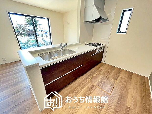 現地写真(キッチン)
収納たっぷりのシステムキッチン、浄水器付水栓を標準装備しています。