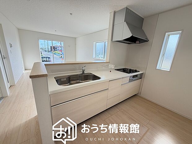 現地写真(キッチン)
収納たっぷりのシステムキッチン、浄水器付水栓を標準装備しています。