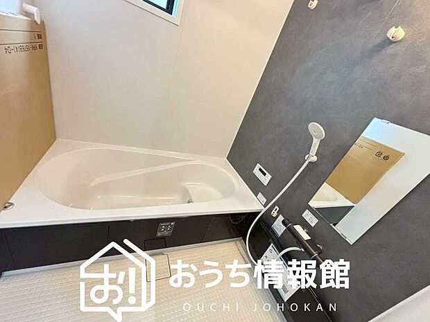 現地写真（浴室）
浴室暖房乾燥機付き。１坪タイプで広々です。