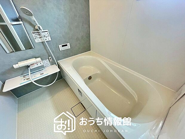 現地写真（浴室）
浴室暖房乾燥機付き。１坪タイプで広々です。