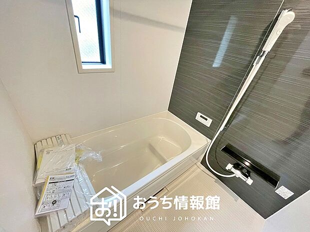 現地写真（浴室）
浴室暖房乾燥機付き。１坪タイプで広々です。