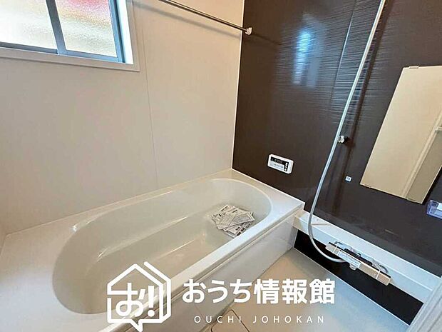 現地写真（浴室）
浴室暖房乾燥機付き。１坪タイプで広々です。