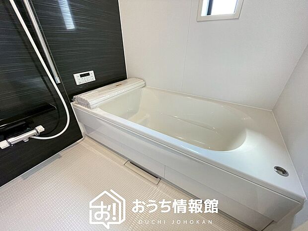 現地写真(浴室)
浴室暖房乾燥機付き。1坪タイプで広々です。