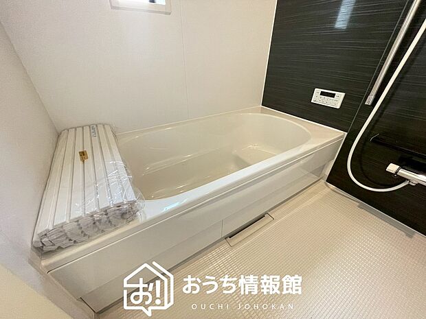 現地写真（浴室）
浴室暖房乾燥機付き。１坪タイプで広々です。