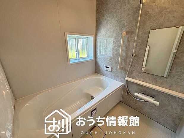 現地写真（浴室）
浴室暖房乾燥機付き。１坪タイプで広々です。