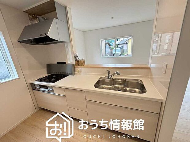 現地写真(キッチン)
収納たっぷりのシステムキッチン、浄水器付水栓を標準装備しています。