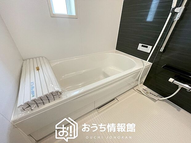 現地写真(浴室)
浴室暖房乾燥機付き。1坪タイプで広々です。
