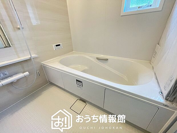 現地写真（浴室）
浴室暖房乾燥機付き。１坪タイプで広々です。