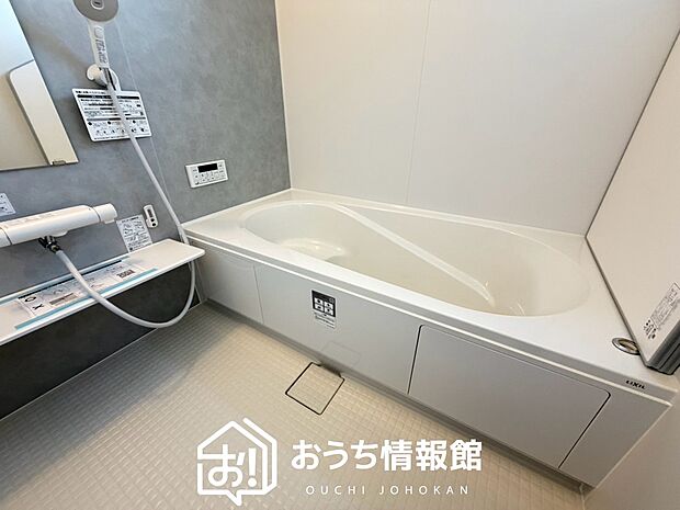 現地写真(浴室)
浴室暖房乾燥機付き。1坪タイプで広々です。