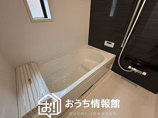 現地写真(浴室)
浴室暖房乾燥機付き。1坪タイプで広々です。
