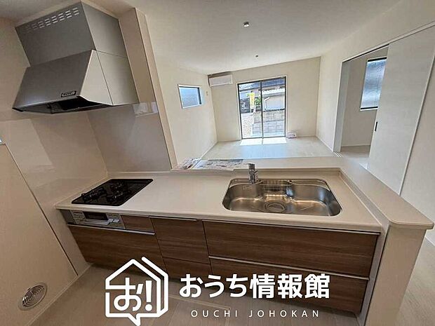 現地写真(キッチン)
収納たっぷりのシステムキッチン、浄水器付水栓を標準装備しています。