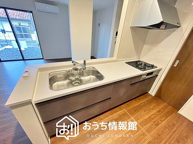 現地写真(キッチン)
収納たっぷりのシステムキッチン、浄水器付水栓を標準装備しています。