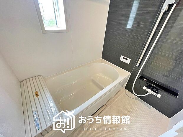現地写真（浴室）
浴室暖房乾燥機付き。１坪タイプで広々です。
