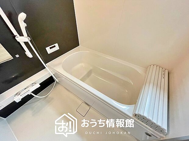 現地写真(浴室)
浴室暖房乾燥機付き。1坪タイプで広々です。