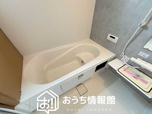 現地写真（浴室）
浴室暖房乾燥機付き。１坪タイプで広々です。
